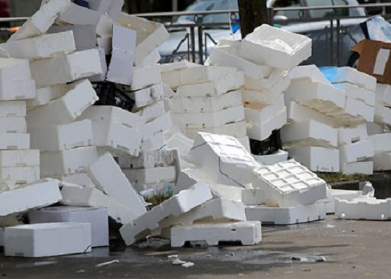 La máquina de reciclaje de unicel evita que los residuos de unicel se conviertan en contaminantes de los océanos